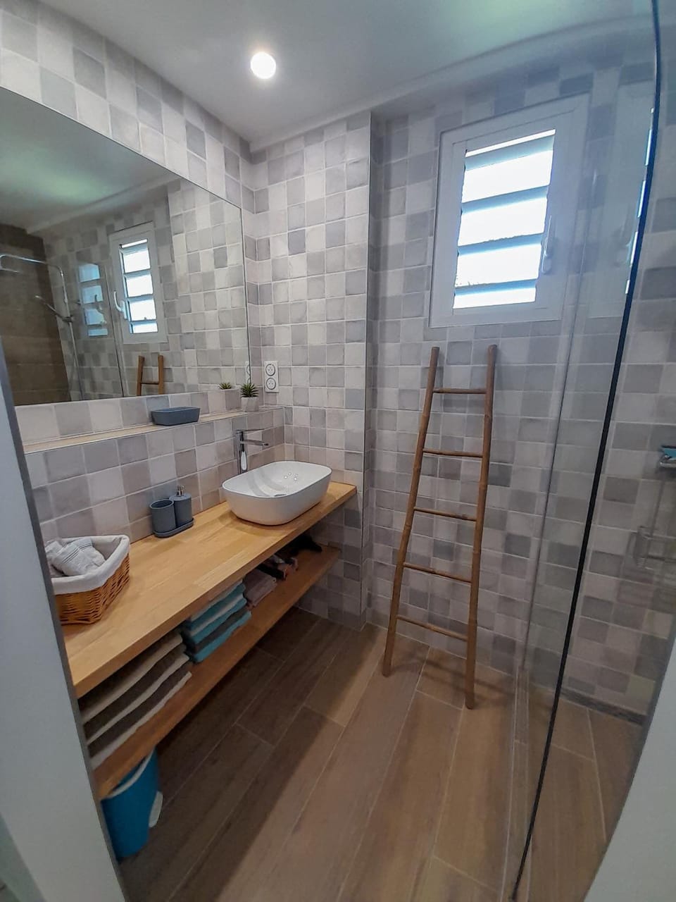 Shower, Bathroom, hair dryier, towels