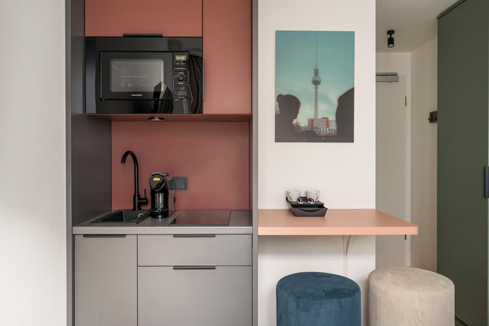 Coffee/tea facilities, Kitchen or kitchenette, microwave, stove