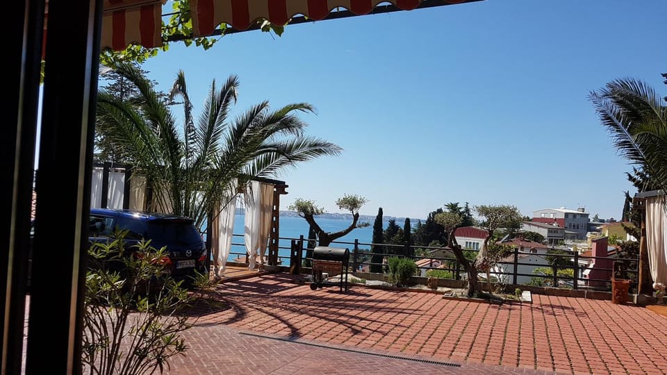 Patio, Spring, Day, Balcony/Terrace, Seating area, On site, Sea view