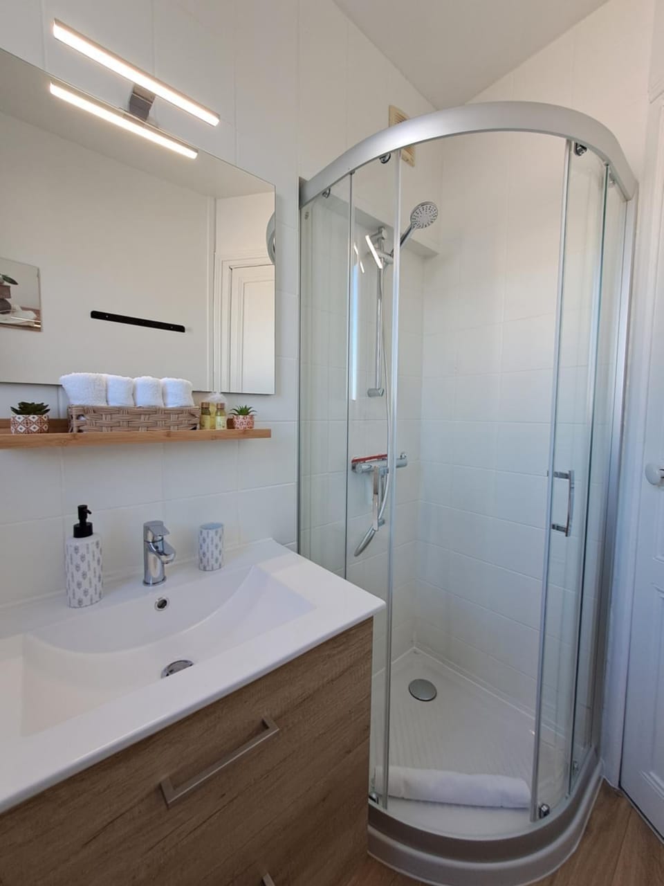 Shower, Bathroom