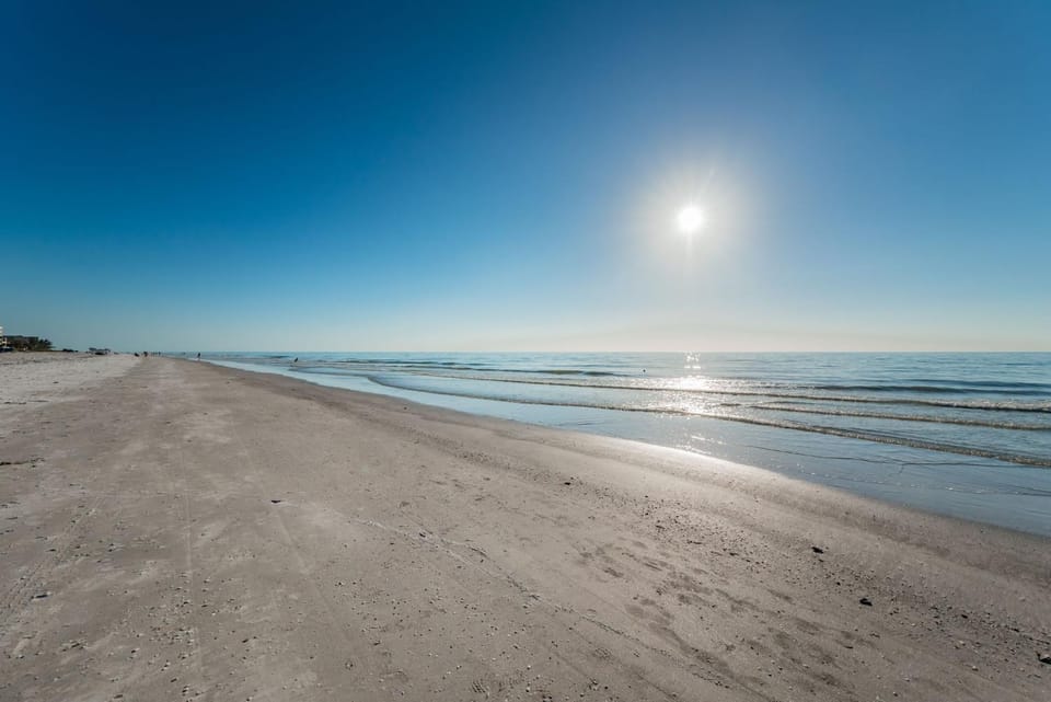 Beach Yacht Club Waterfront Apt Apartment in Indian Shores