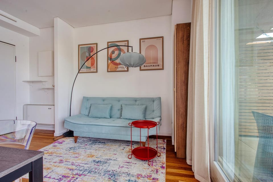 Bed, Living room, Photo of the whole room, Seating area, Bedroom, Dinner, air conditioner