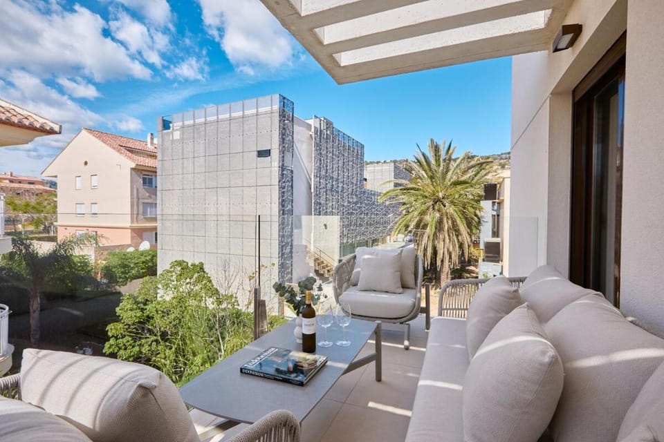 Tamana Burgundy - by Welcomely Apartment in Xàbia
