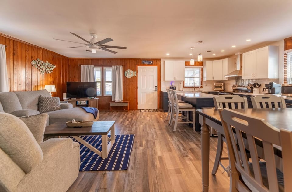 Flip Flops Forever - KDH MP 9.5, Ocean View, 200 Yds to Beach, Hot Tub, Pets OK, Flex Stays House in Kill Devil Hills