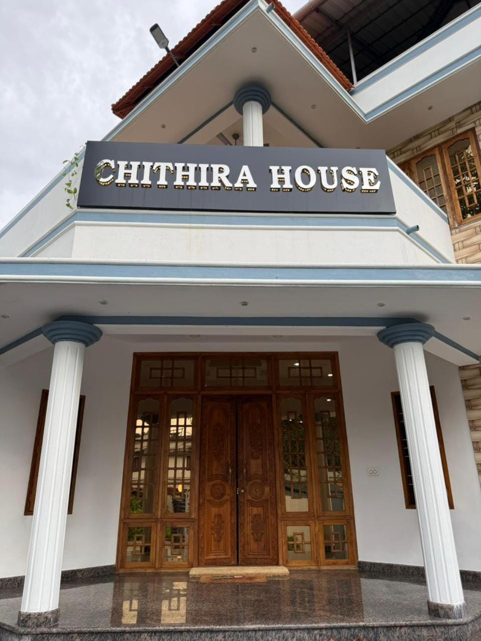 Facade/entrance