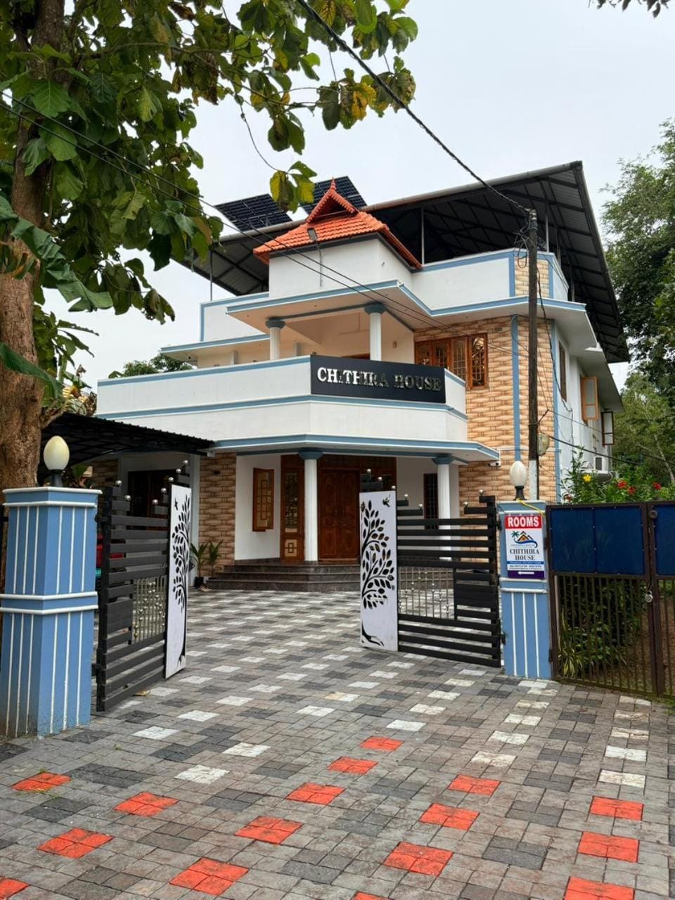 Facade/entrance