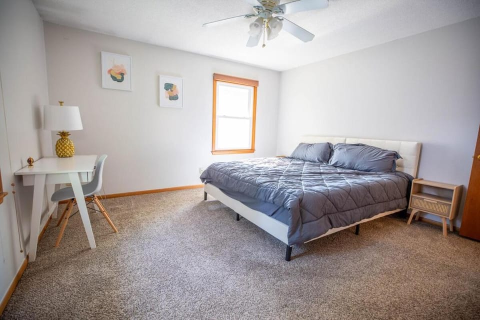 Bed, Photo of the whole room, Bedroom