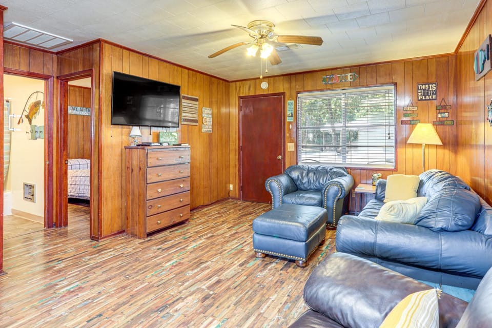 Shared Dock & Yard: Greers Ferry Lake Home! House in Greers Ferry Lake