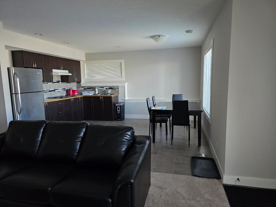 Dining area, kitchen