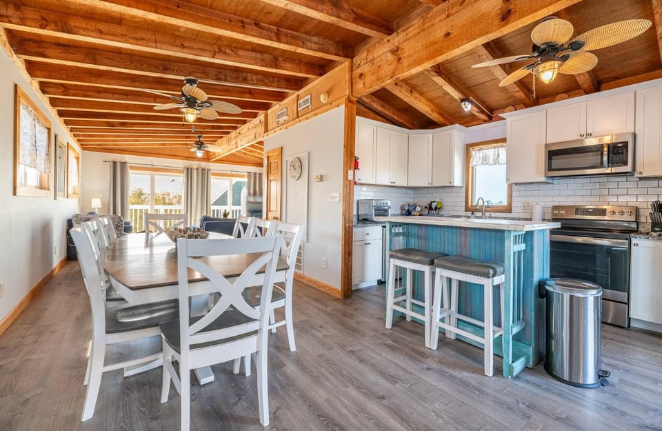 Duck Life - Duck Oceanside, Sound View, 325 Yards to Beach, Pool, Hot Tub, Tiki Bar, Pool Table, Pets OK House in Gulls Flight