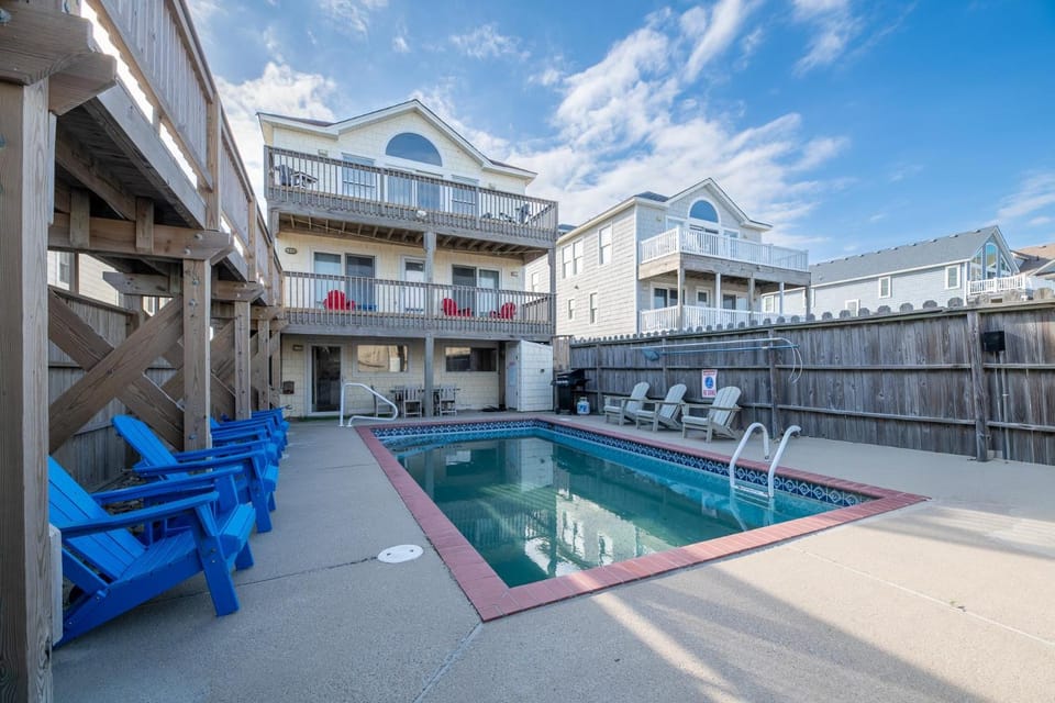 Dream Weaver - Nags Head MP 16.5, Oceanfront, Private Beach Walkway, Pool, Hot Tub, Pets OK House in Nags Head