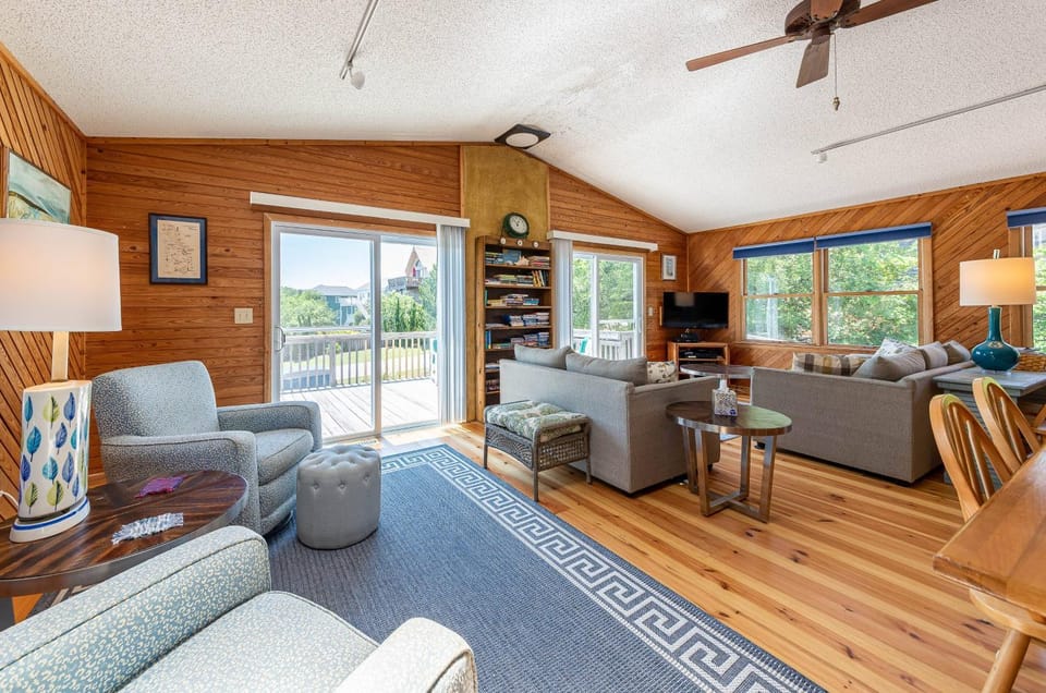 Duck Redux - Ocean Dunes, Oceanside, 350 Yds to Beach, One Level, Pets OK, Walk to Downtown House in Duck