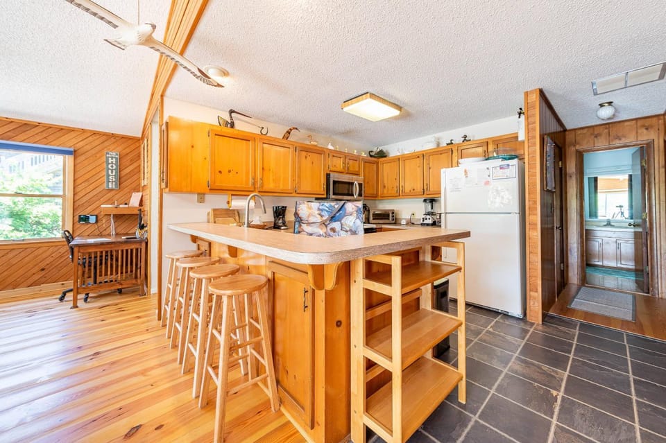 Duck Redux - Ocean Dunes, Oceanside, 350 Yds to Beach, One Level, Pets OK, Walk to Downtown House in Duck