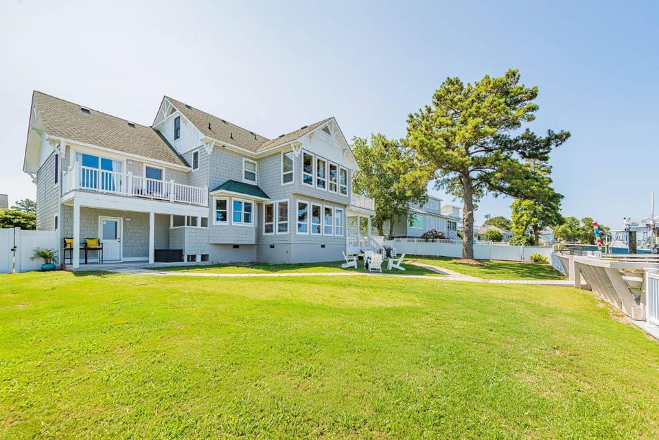 Fish & Ships - Kitty Hawk, Soundfront Oasis! Amazing Views, Pets OK, Flex Stays House in Kitty Hawk