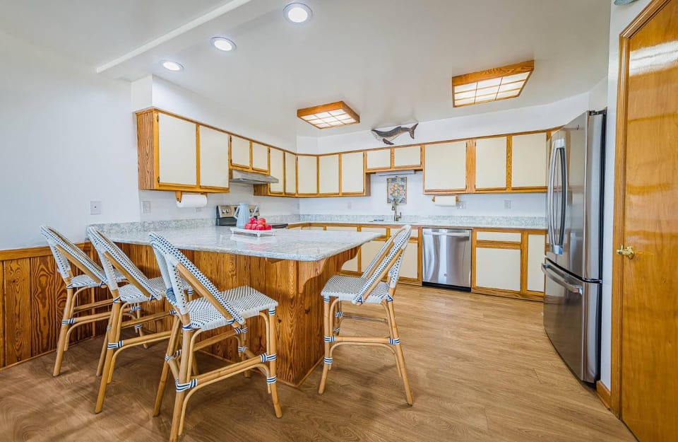Fish & Ships - Kitty Hawk, Soundfront Oasis! Amazing Views, Pets OK, Flex Stays House in Kitty Hawk