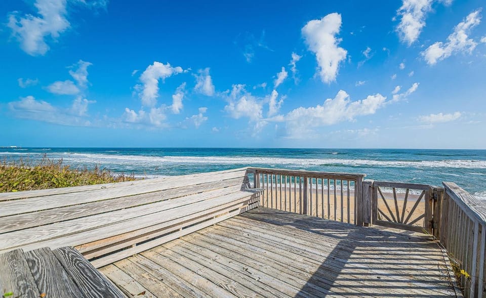 Fins - Duck, Bayberry Bluffs, Oceanfront, Private Walk to Beach, Panoramic Ocean Views, Kayak House in Duck