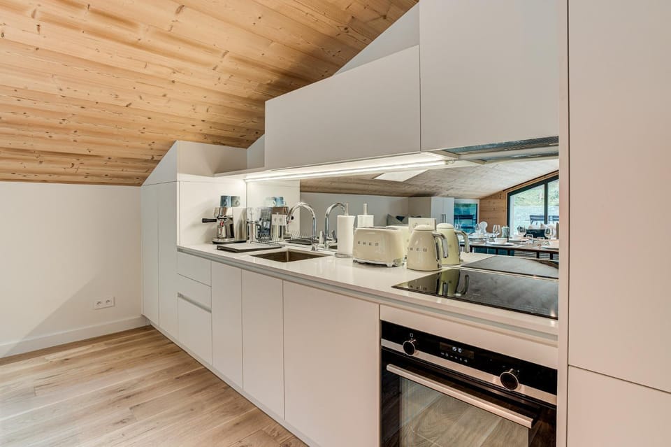Coffee/tea facilities, Kitchen or kitchenette, minibar, stove, toaster