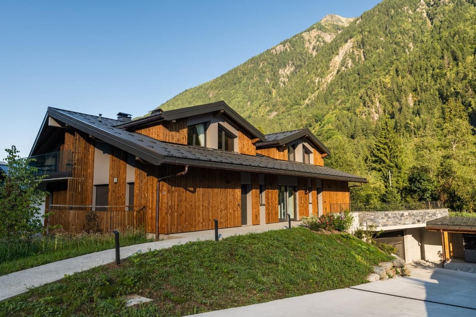 Property building, Spring, Day, Natural landscape, Mountain view