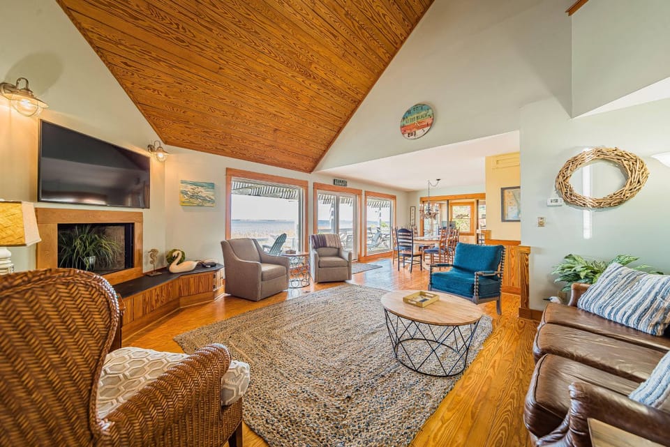 Family Tradition - Duck, Sanderling, Soundfront, Private Pier, Sunset Views, Community Pool, Pets OK House in Duck