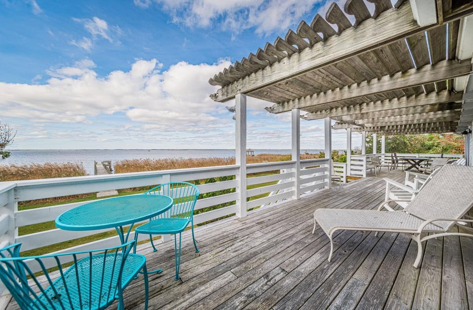 Family Tradition - Duck, Sanderling, Soundfront, Private Pier, Sunset Views, Community Pool, Pets OK House in Duck