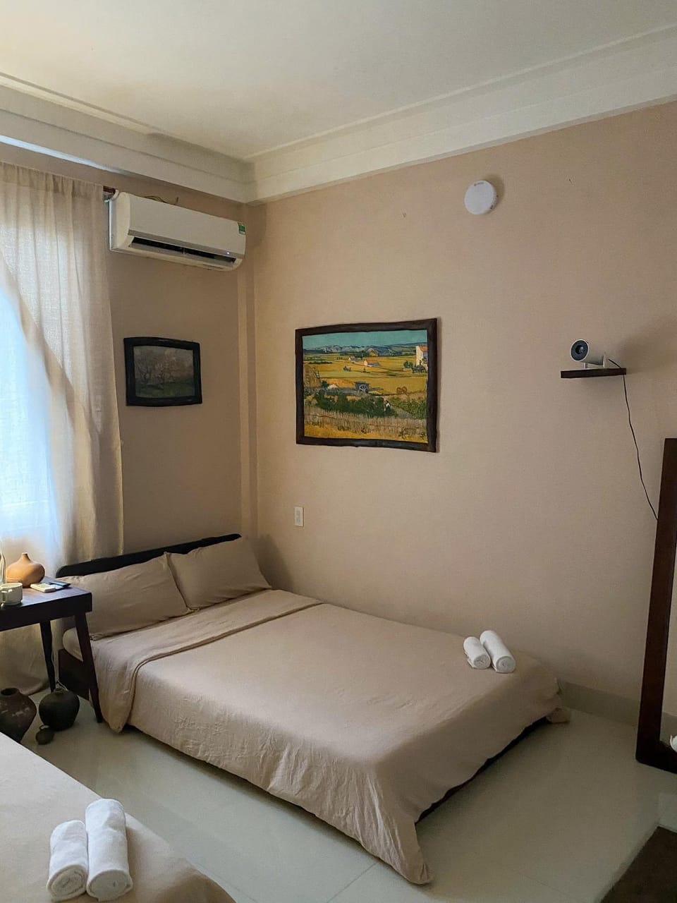 Bed, TV and multimedia, Photo of the whole room, Bedroom, towels, air conditioner