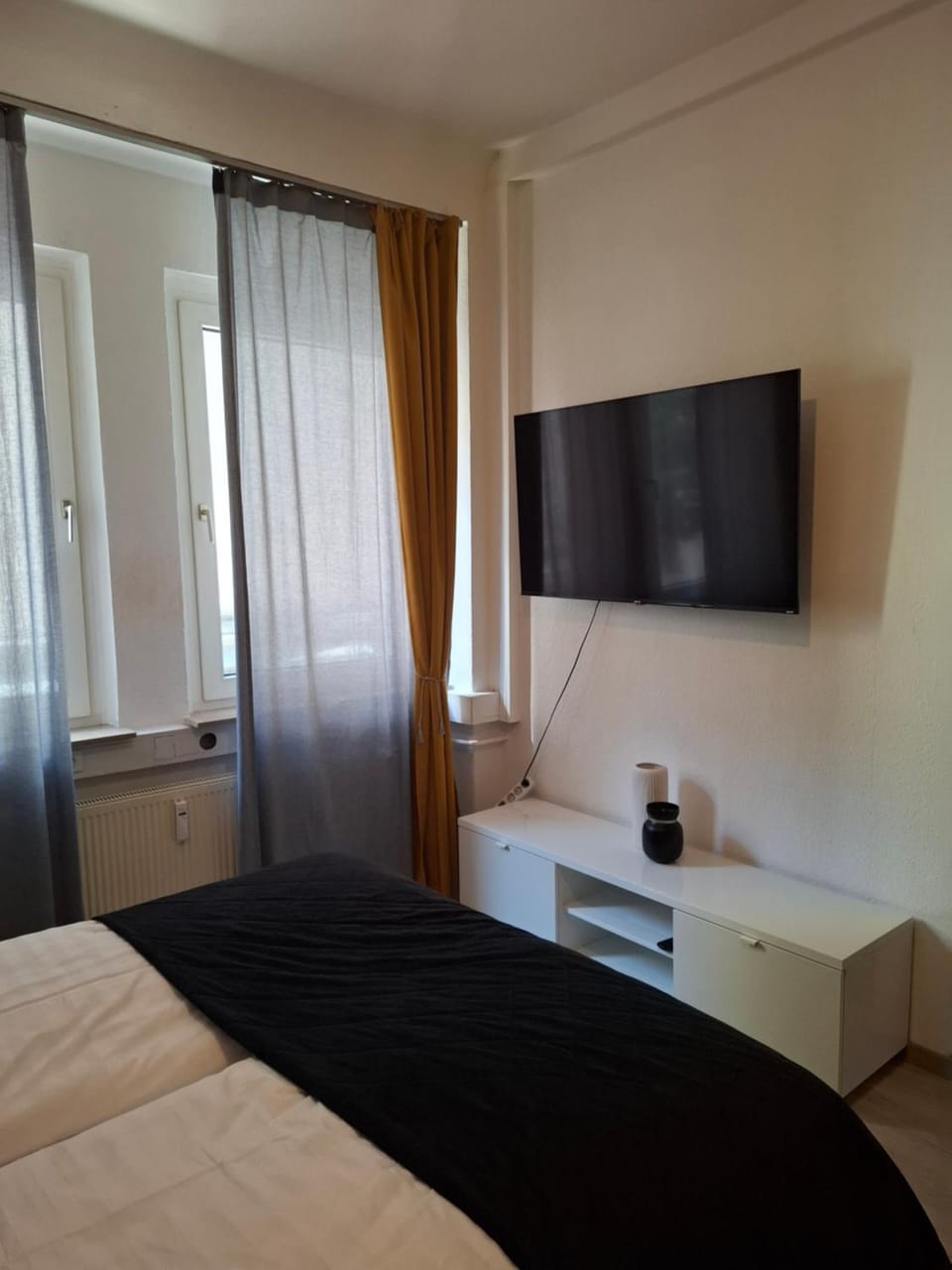 Bed, TV and multimedia, Photo of the whole room, Evening entertainment
