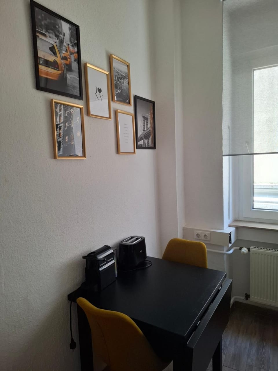 Seating area, Dining area