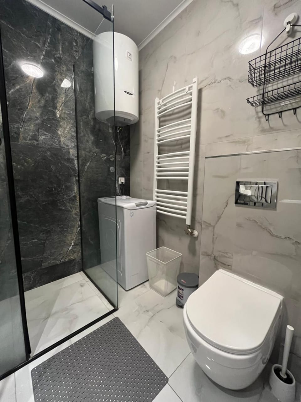 Shower, Toilet, Bathroom, towels