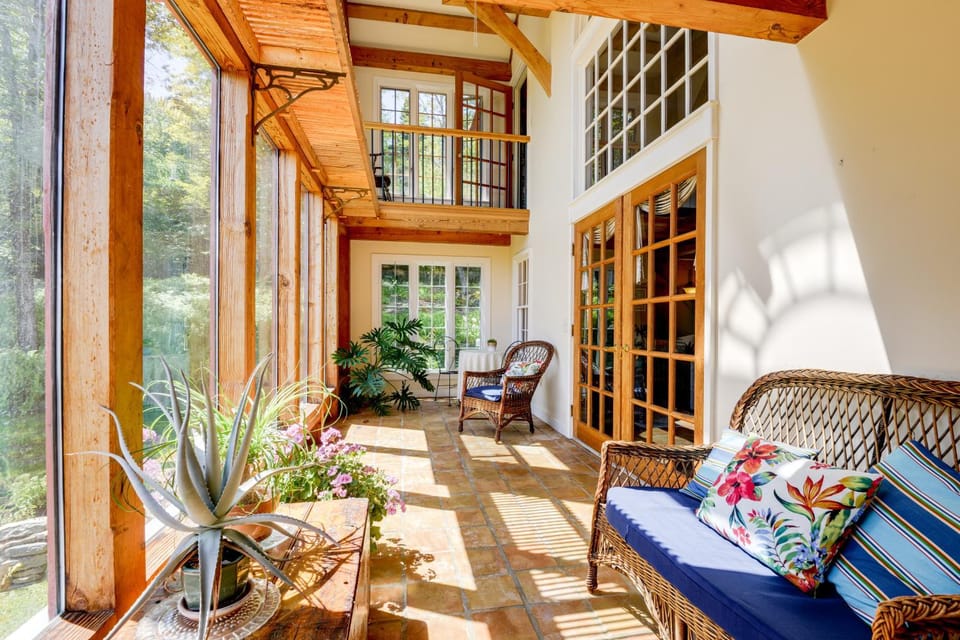 10 Mi to Mt Snow! Grand Estate Built to Entertain House in Wilmington