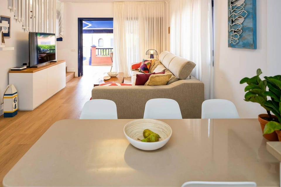 Communal lounge/ TV room, Living room