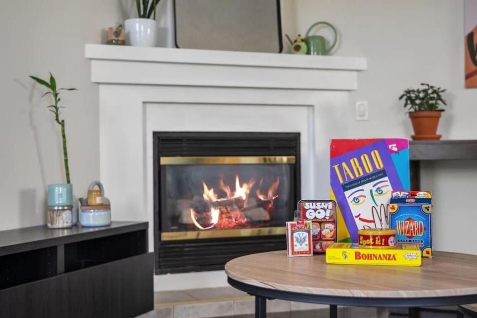 Cozy Modern Pet Friendly Homes House in Calgary