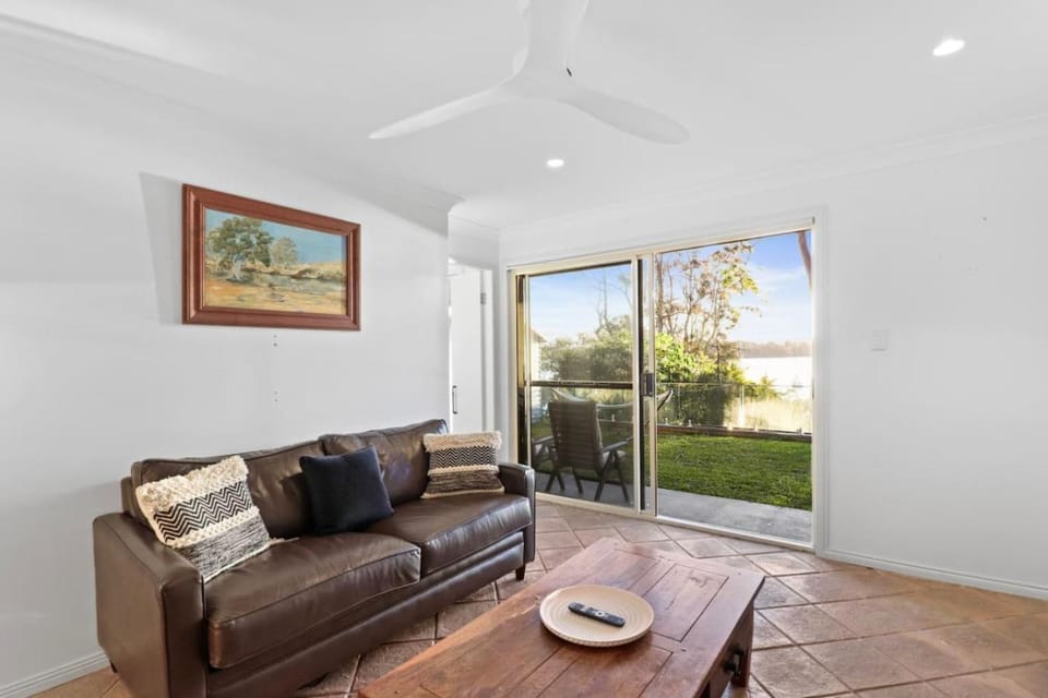 Living room, Lake view
