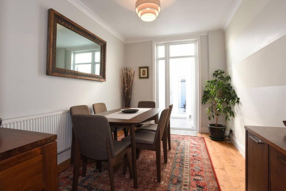 Air Maison - Eastside Hideaway - Short Walk to Southsea House in Portsmouth