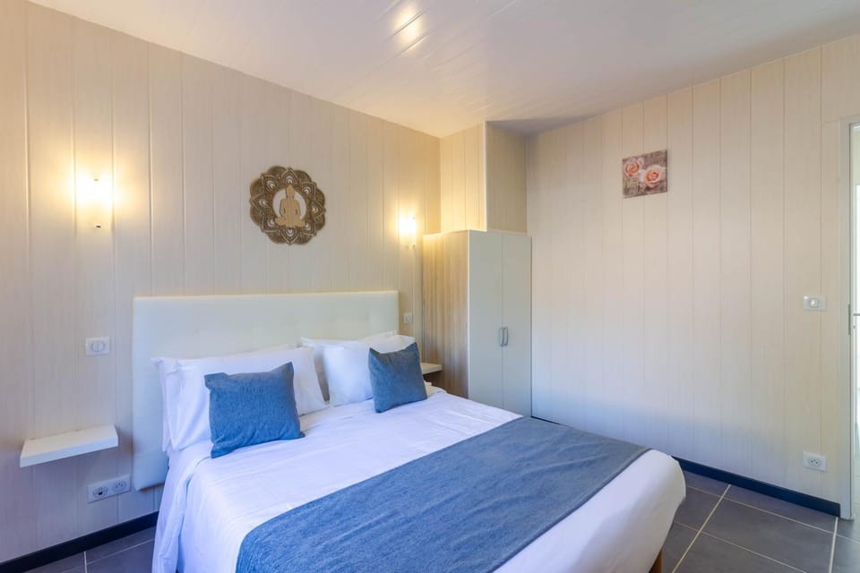 Property building, Living room, Bedroom