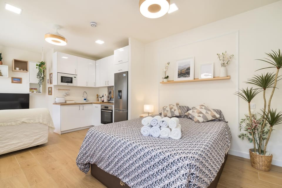 Kitchen or kitchenette, Bedroom