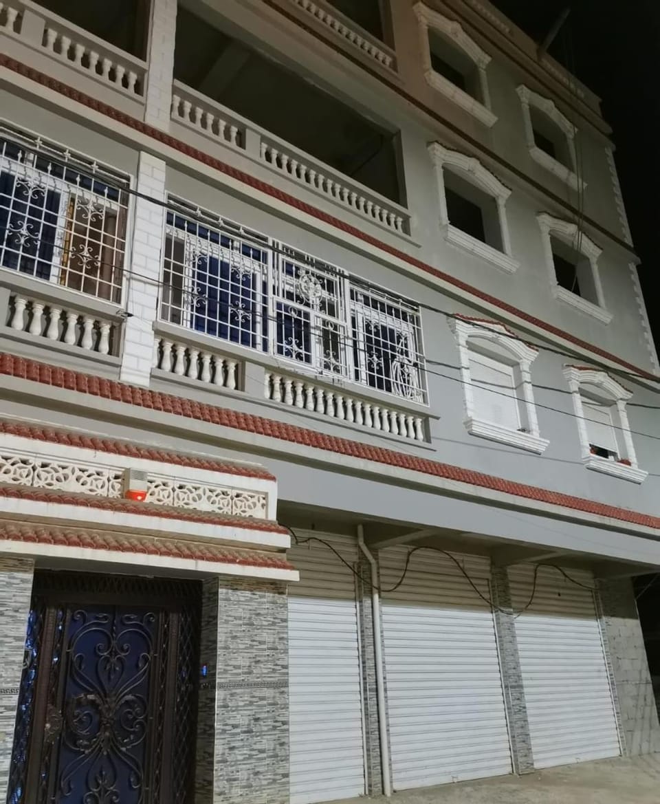 New spacious equipped 3room apartment with garage Apartment in Algeria