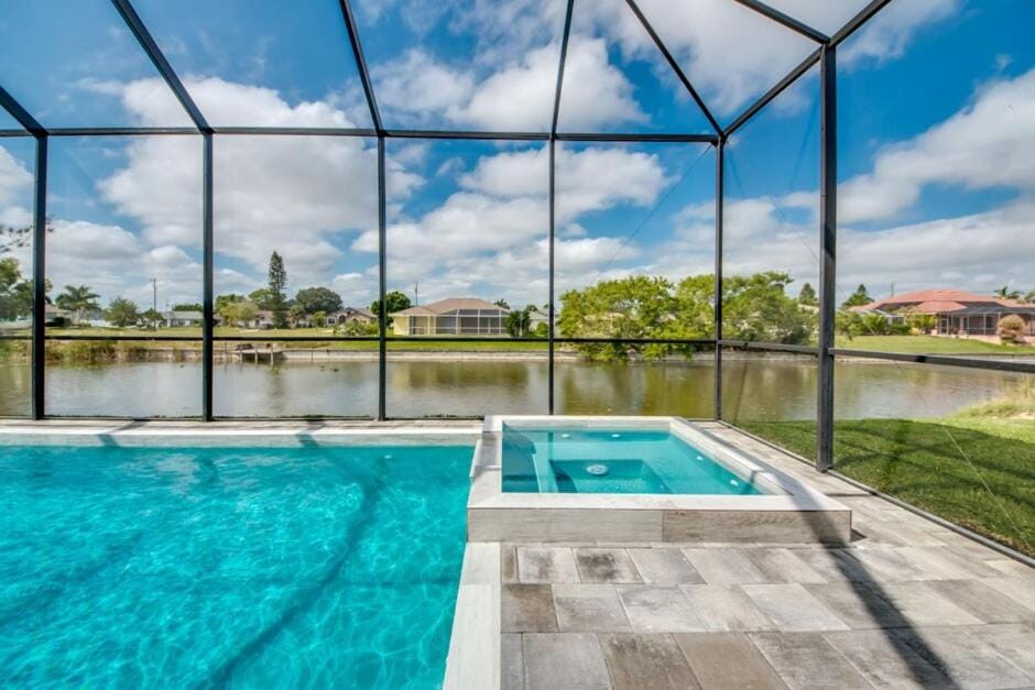 NEW BUILD-Heated Pool & Spa-Canal - South Exposure - House Aruba House in Cape Coral