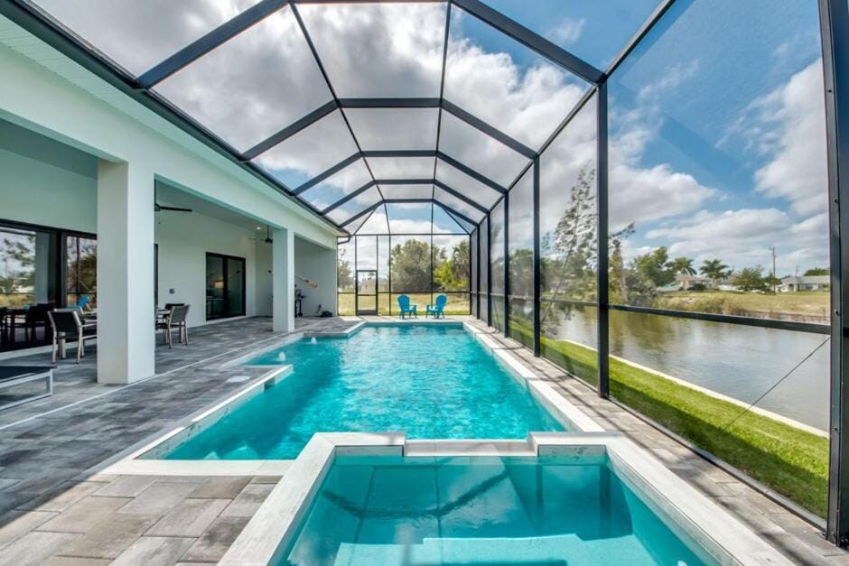 NEW BUILD-Heated Pool & Spa-Canal - South Exposure - House Aruba House in Cape Coral