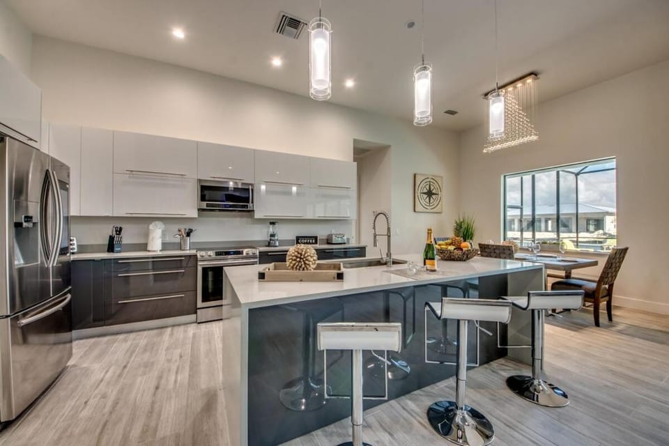 NEW BUILD-Heated Pool & Spa-Canal - South Exposure - House Aruba House in Cape Coral