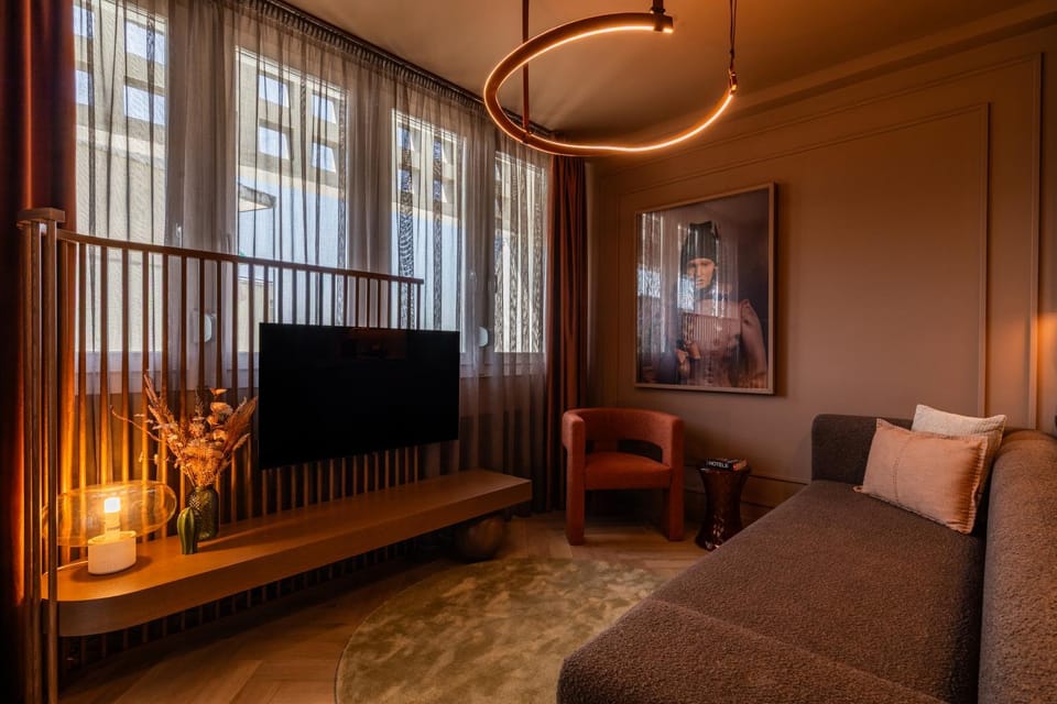 Communal lounge/ TV room, TV and multimedia, Living room, Seating area, Evening entertainment