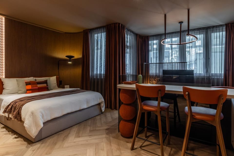 Bed, TV and multimedia, Photo of the whole room, Dining area, Bedroom