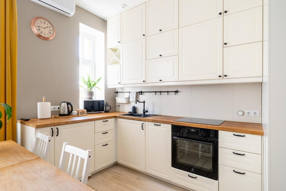 Coffee/tea facilities, Kitchen or kitchenette, dishwasher, stove