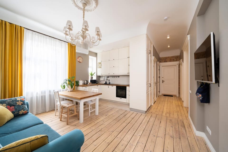 TV and multimedia, Kitchen or kitchenette, Living room, Seating area