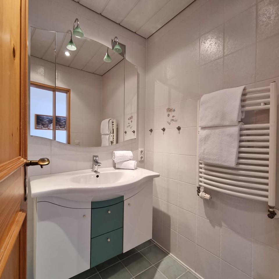 Bathroom, towels