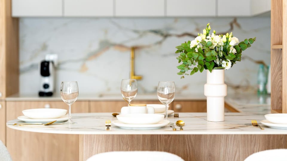 Coffee/tea facilities, Kitchen or kitchenette, Dining area