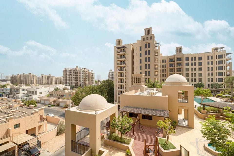 Property building, Patio, Balcony/Terrace