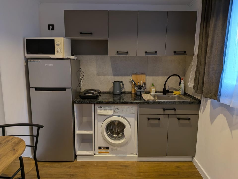Coffee/tea facilities, washing machine