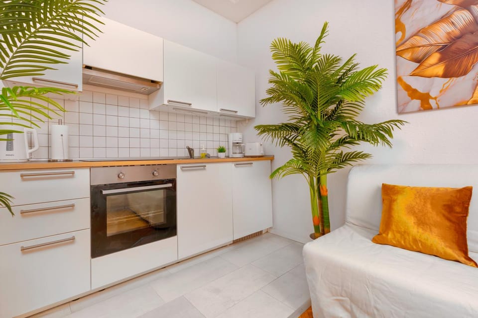 Kitchen or kitchenette, oven