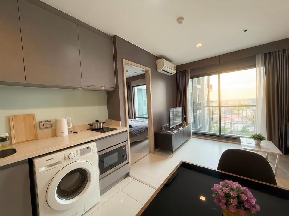 BTS Thong Lor Central High -rise Condo Apartment in Bangkok