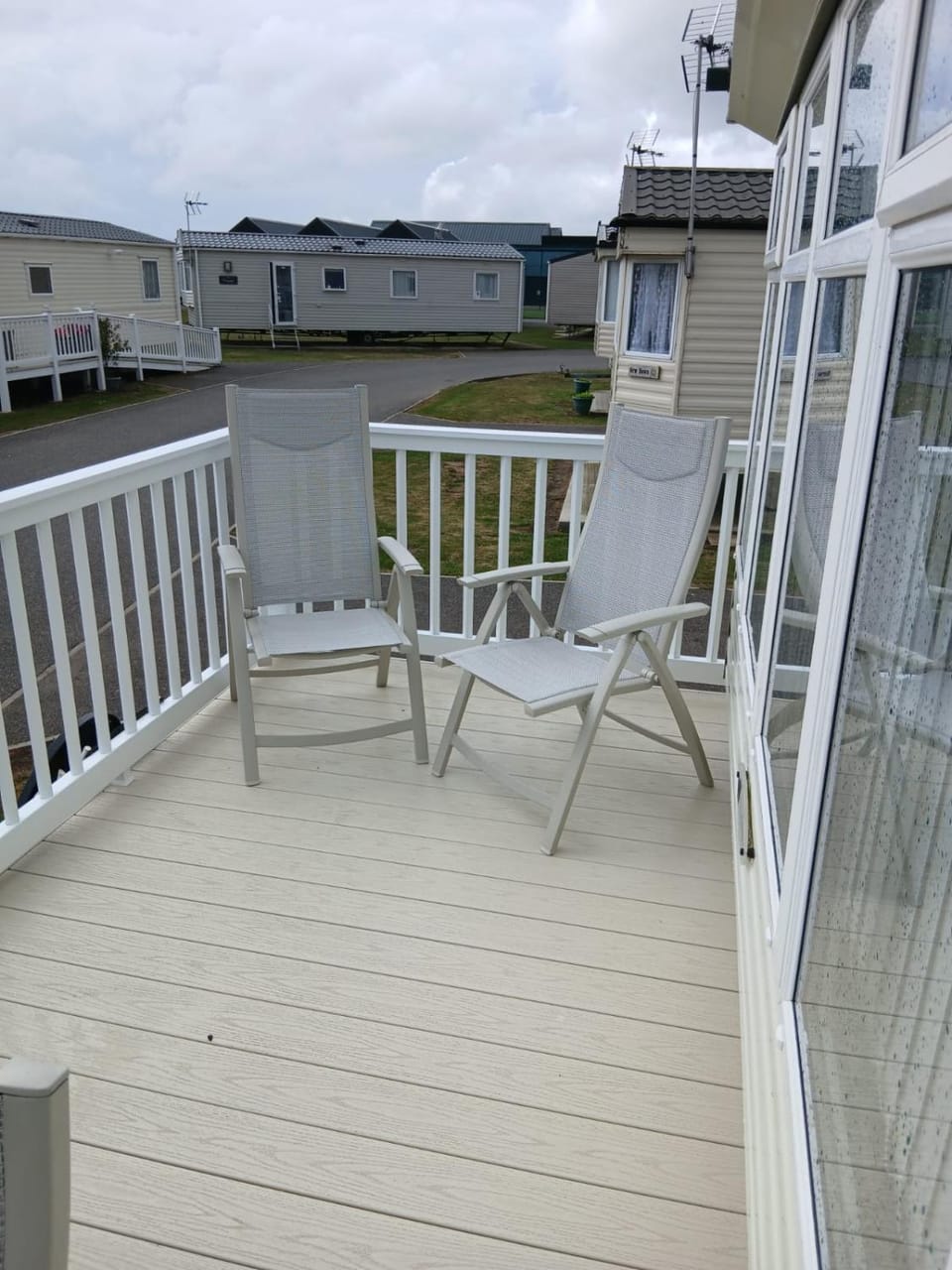 Willerby Delux - Holiday Home by the Sea - close to the Entertainment Complex-bedding, towels & wifi Included! House in Tendring District